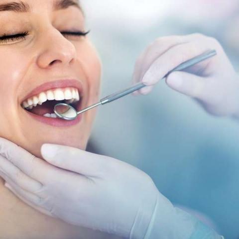 ¿Cómo cuidar sus coronas dentales?